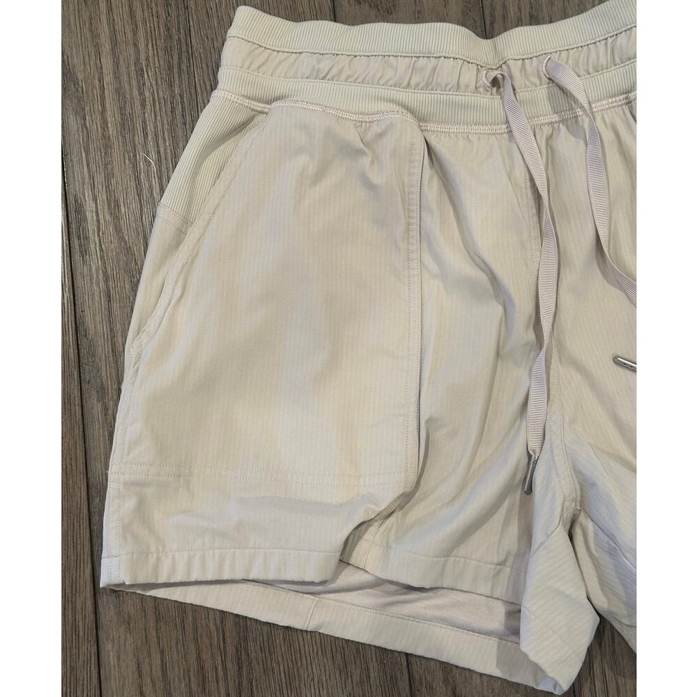 Lululemon Dance Studio High Rise Shorts 3.5" Size 6 Tan - Picture 2 of 9